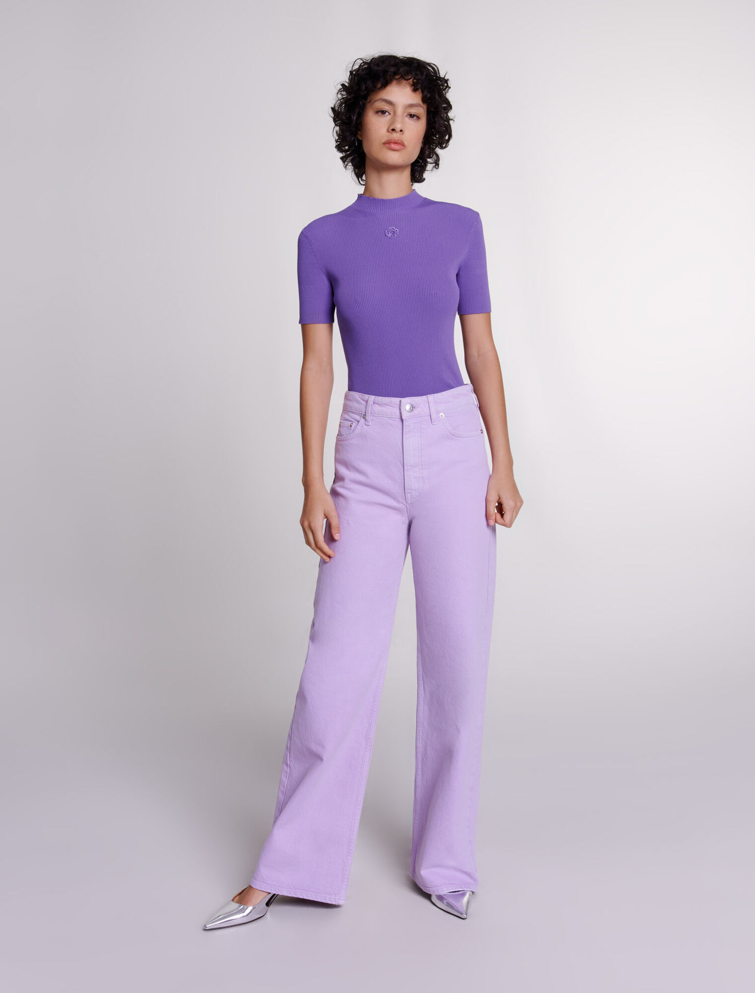 Top mit Clover-Stickerei