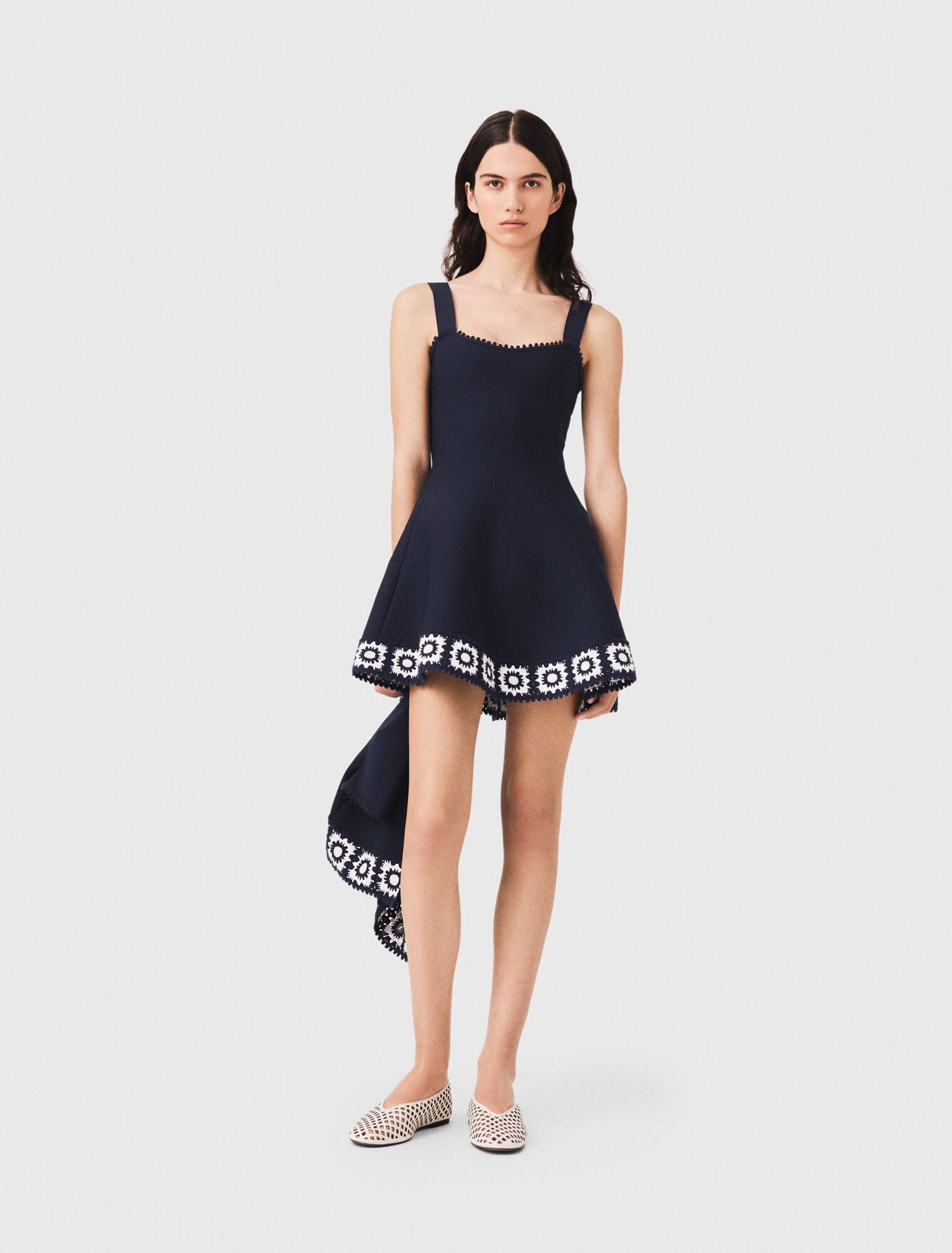 Kleid mit H&auml;keleins&auml;tzen