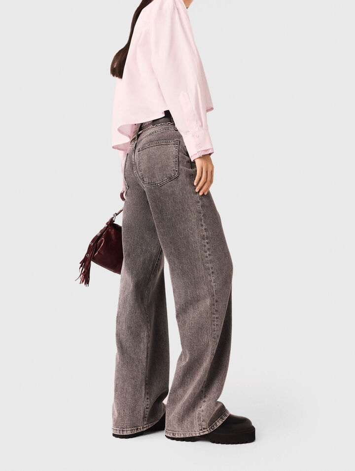 Weite Jeans mit Kettengürtel