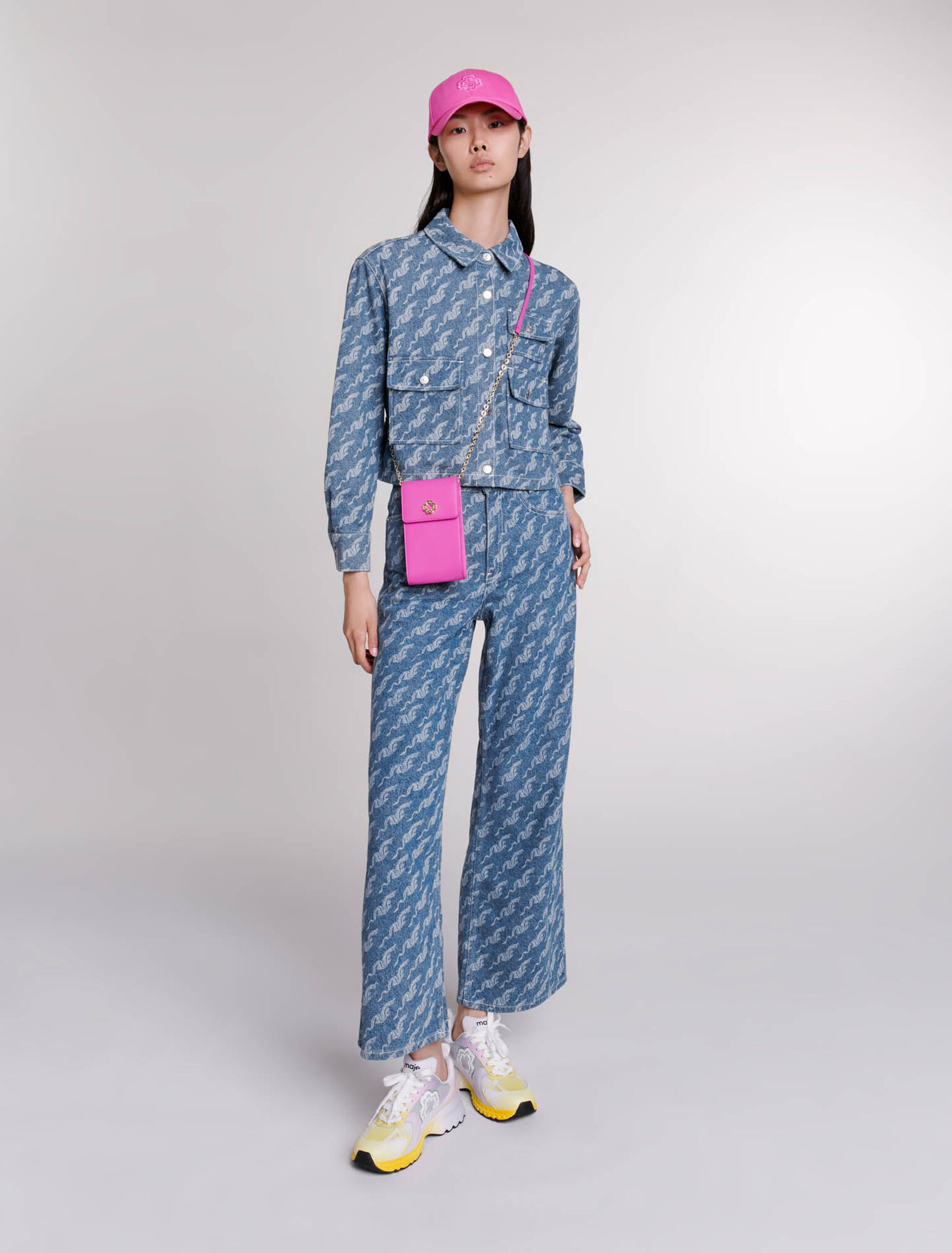 Weite Jeans mit Motiven