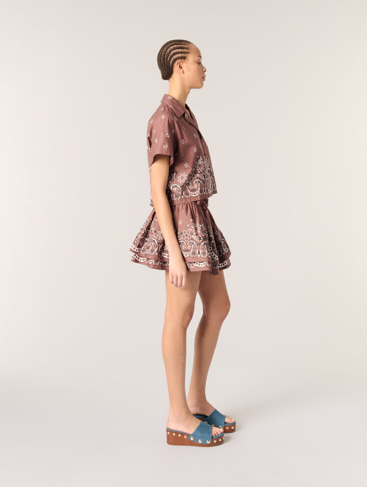 Kurze gemusterte Bluse mit Strass