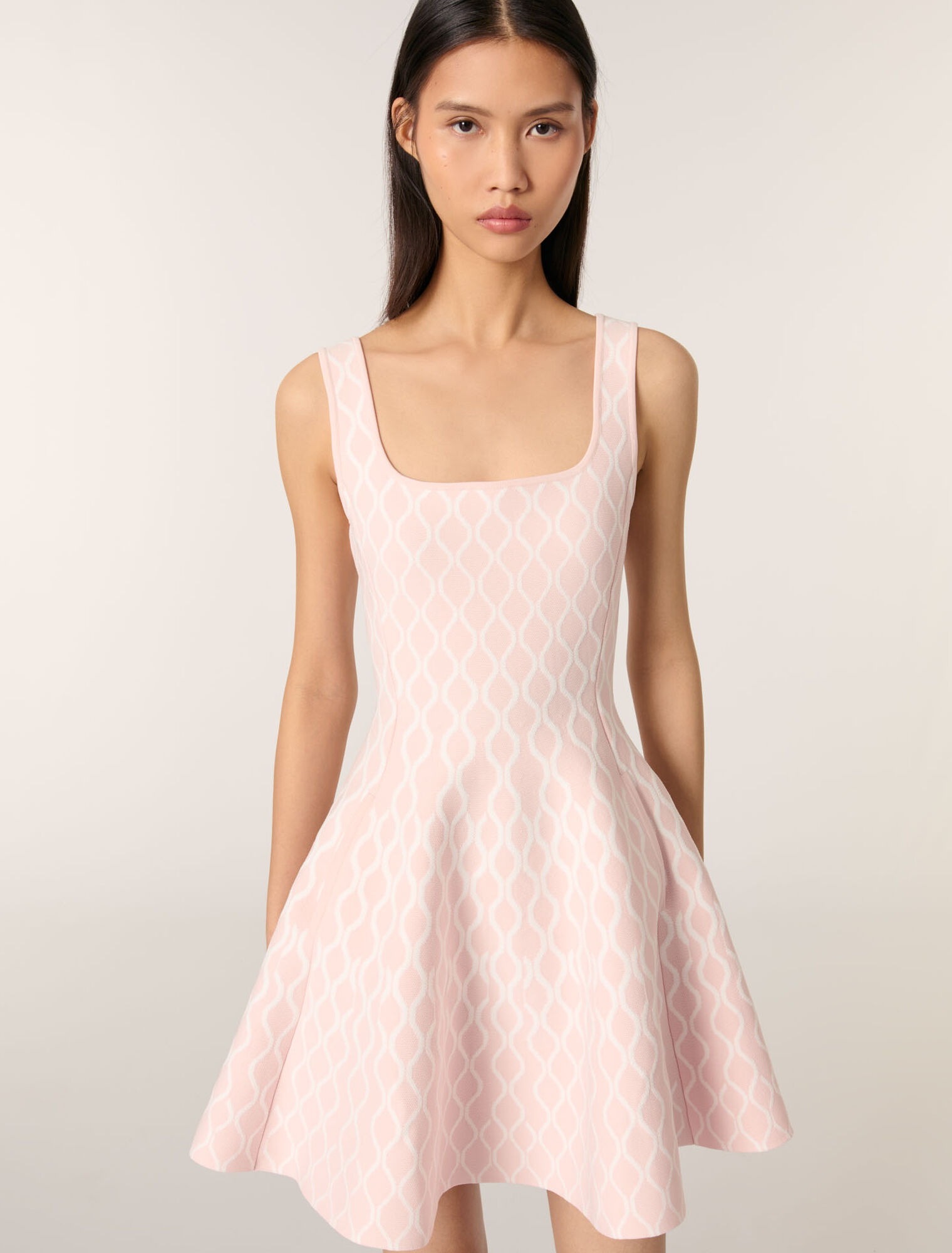 Kurzes Kleid aus Jacquard-Strick