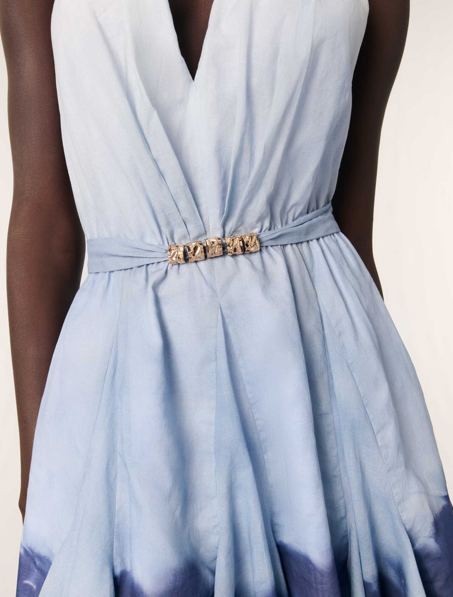 Kurzes Kleid mit Batik-Muster