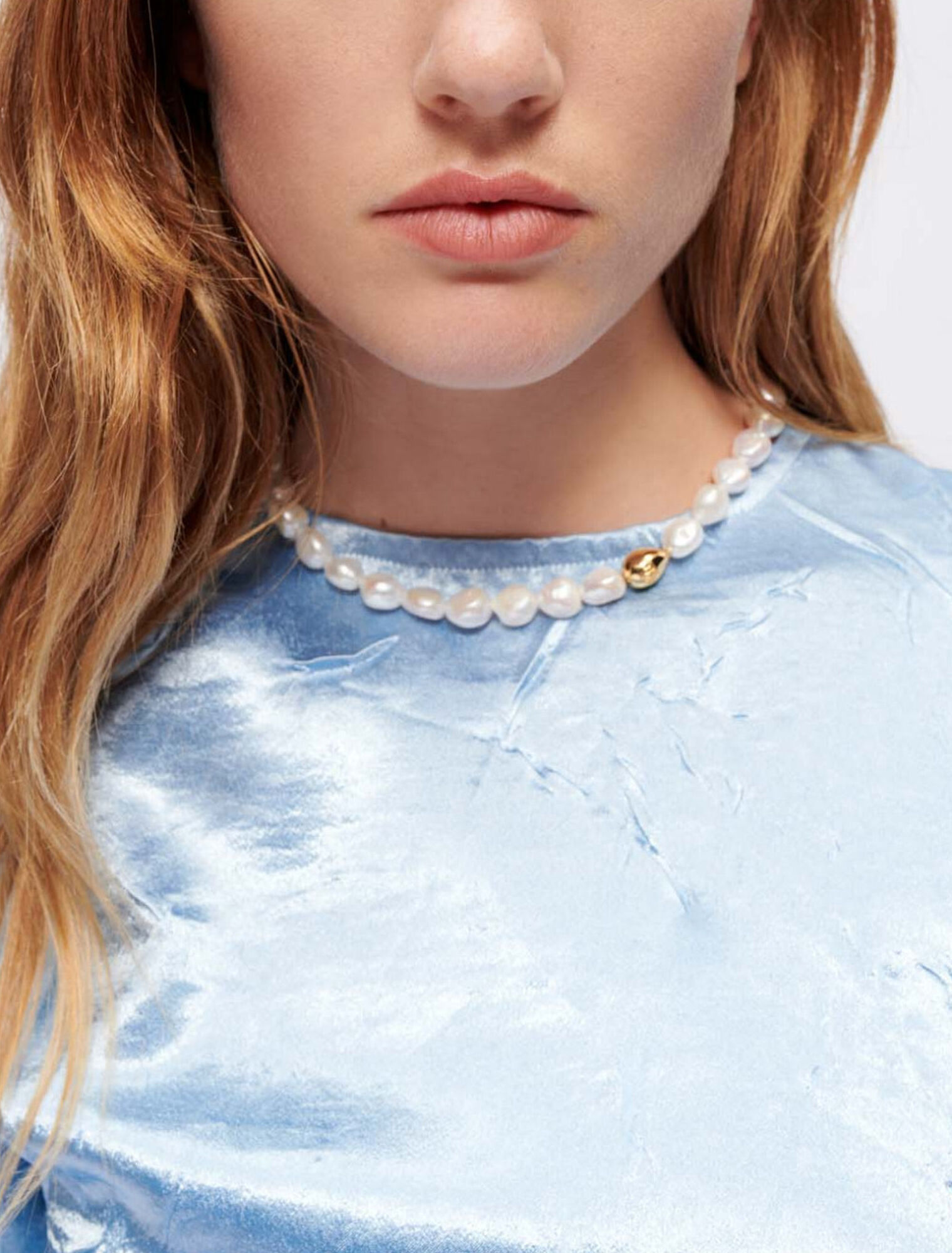 Körpernahes Kleid aus Satin