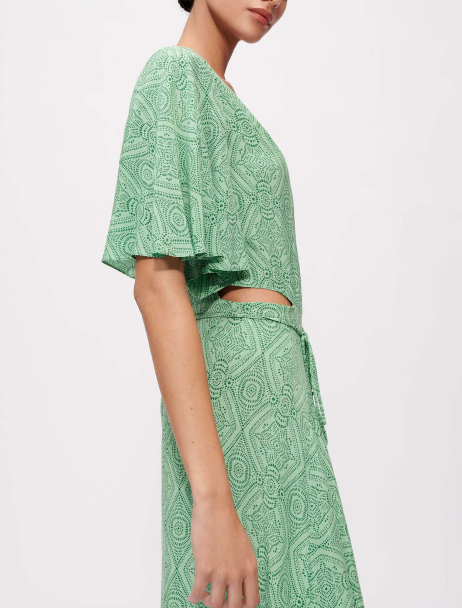 Fließendes und bedrucktes Schalkleid