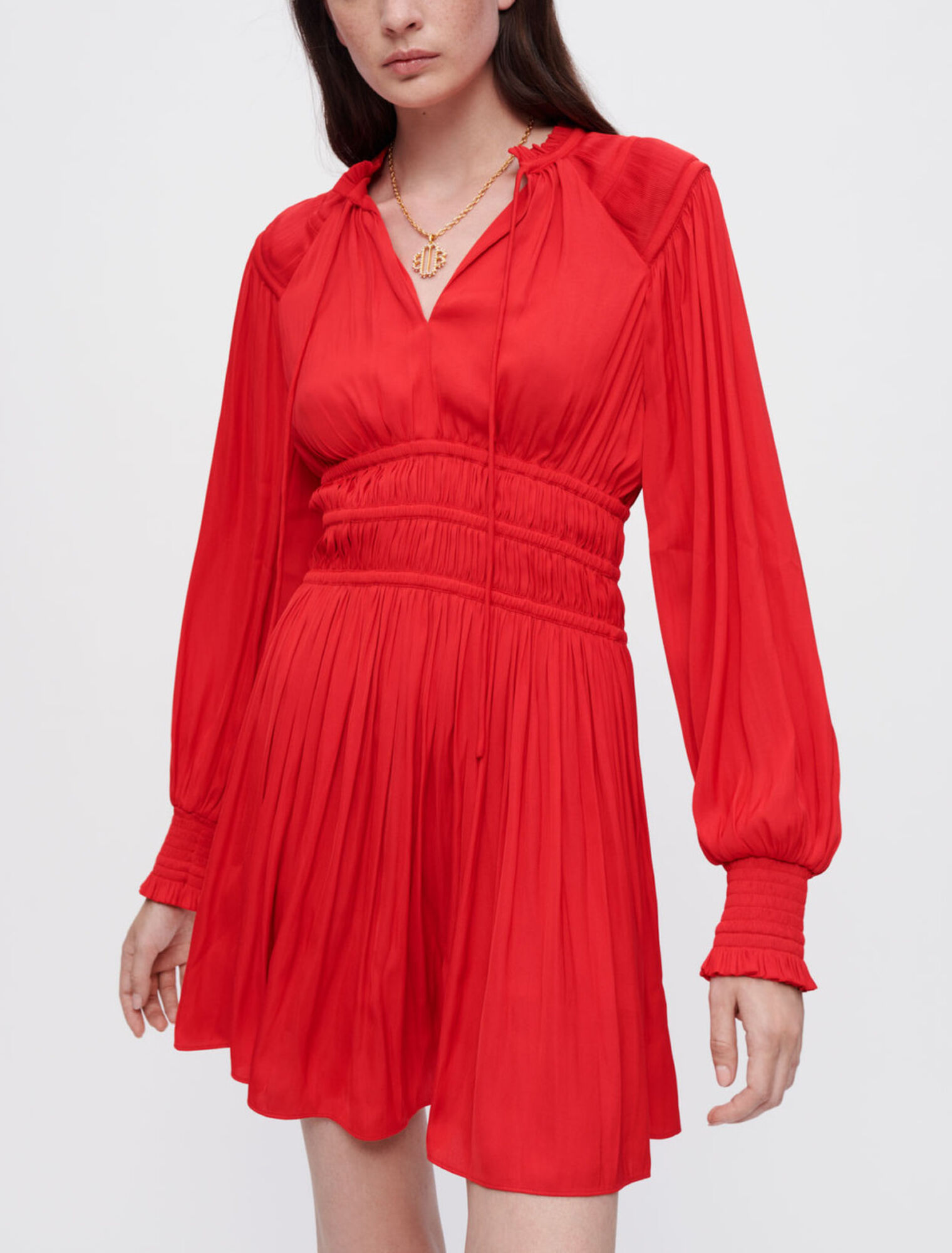 Satin-Kleid, an der Taille tailliert