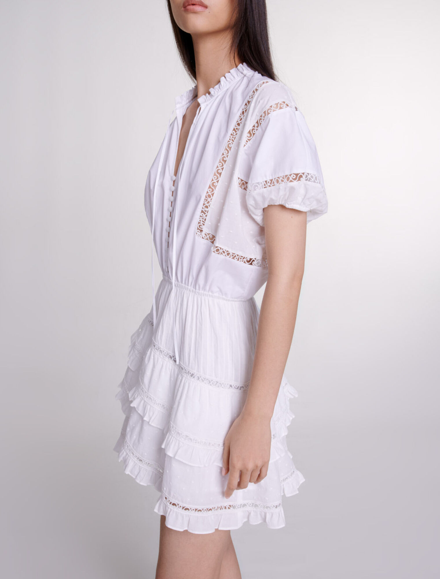 Kurzes besticktes Kleid