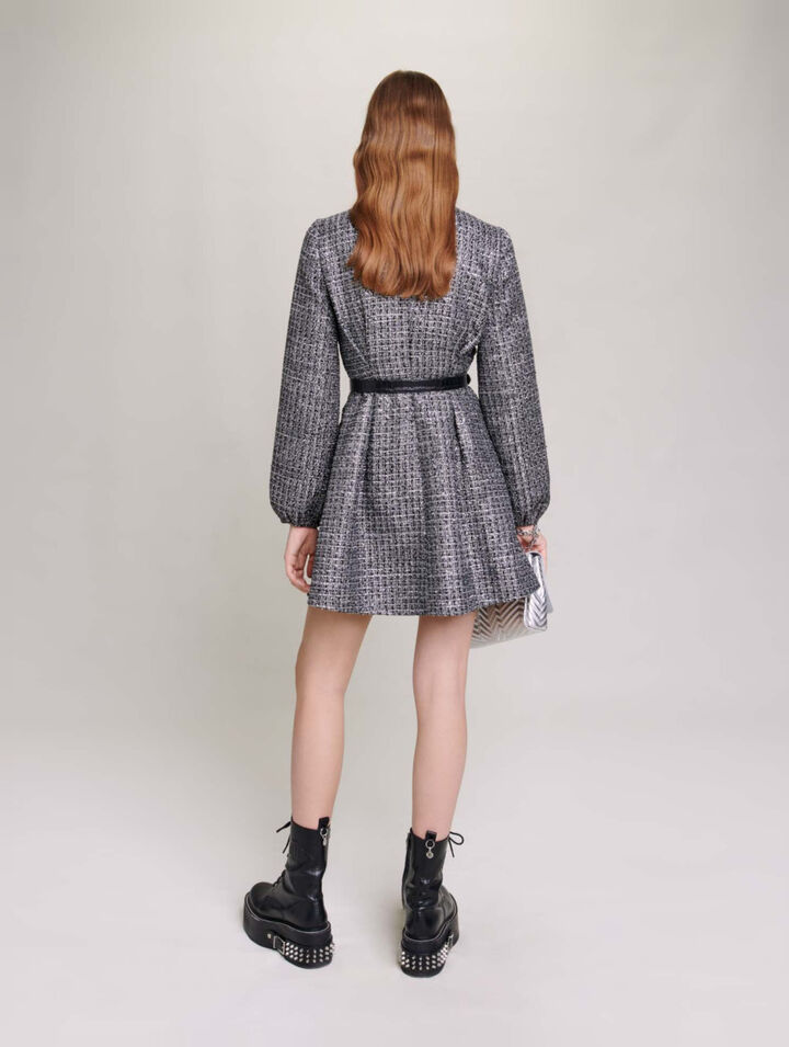 Kurzes glänzendes Kleid