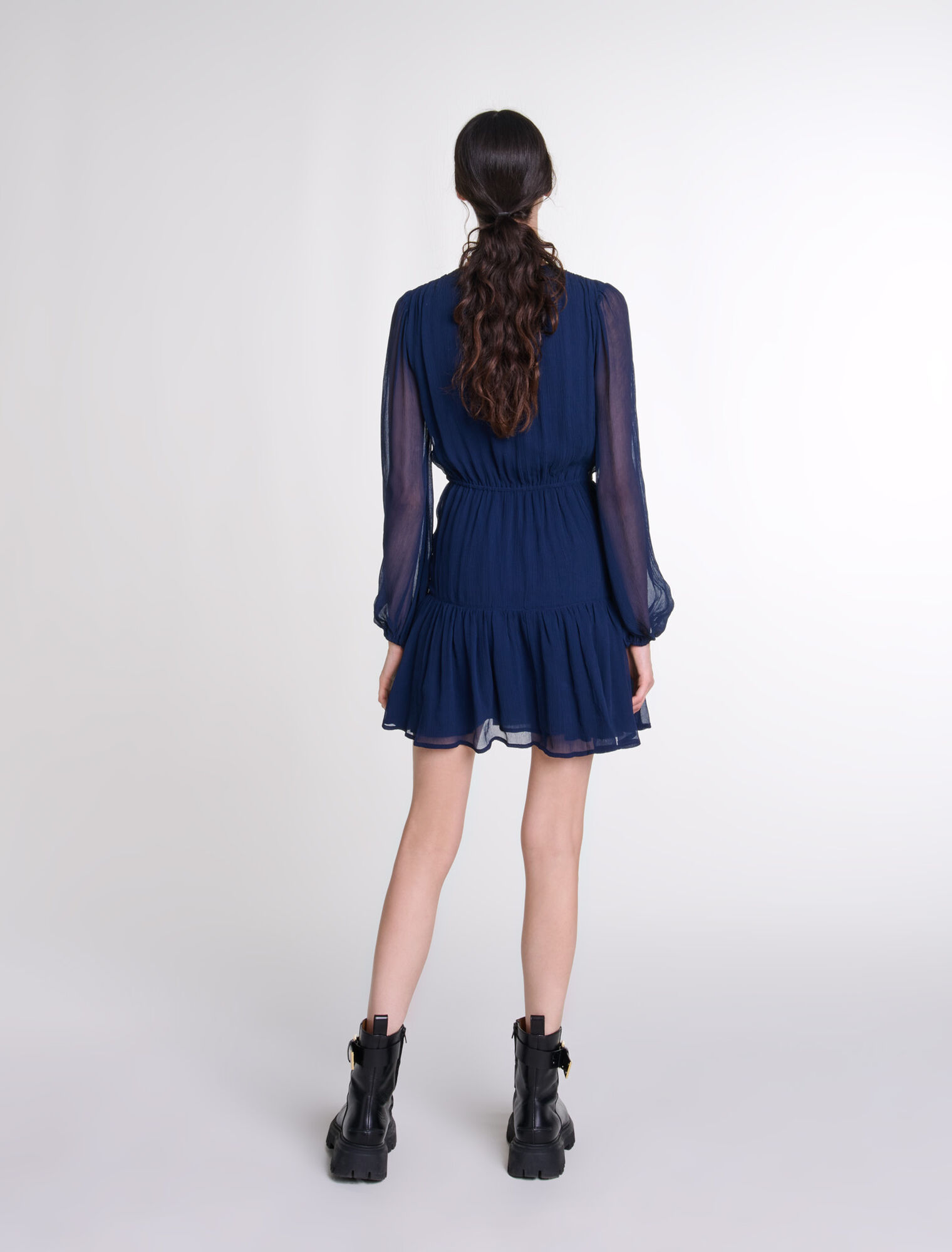 Kurzes Kleid mit Volants