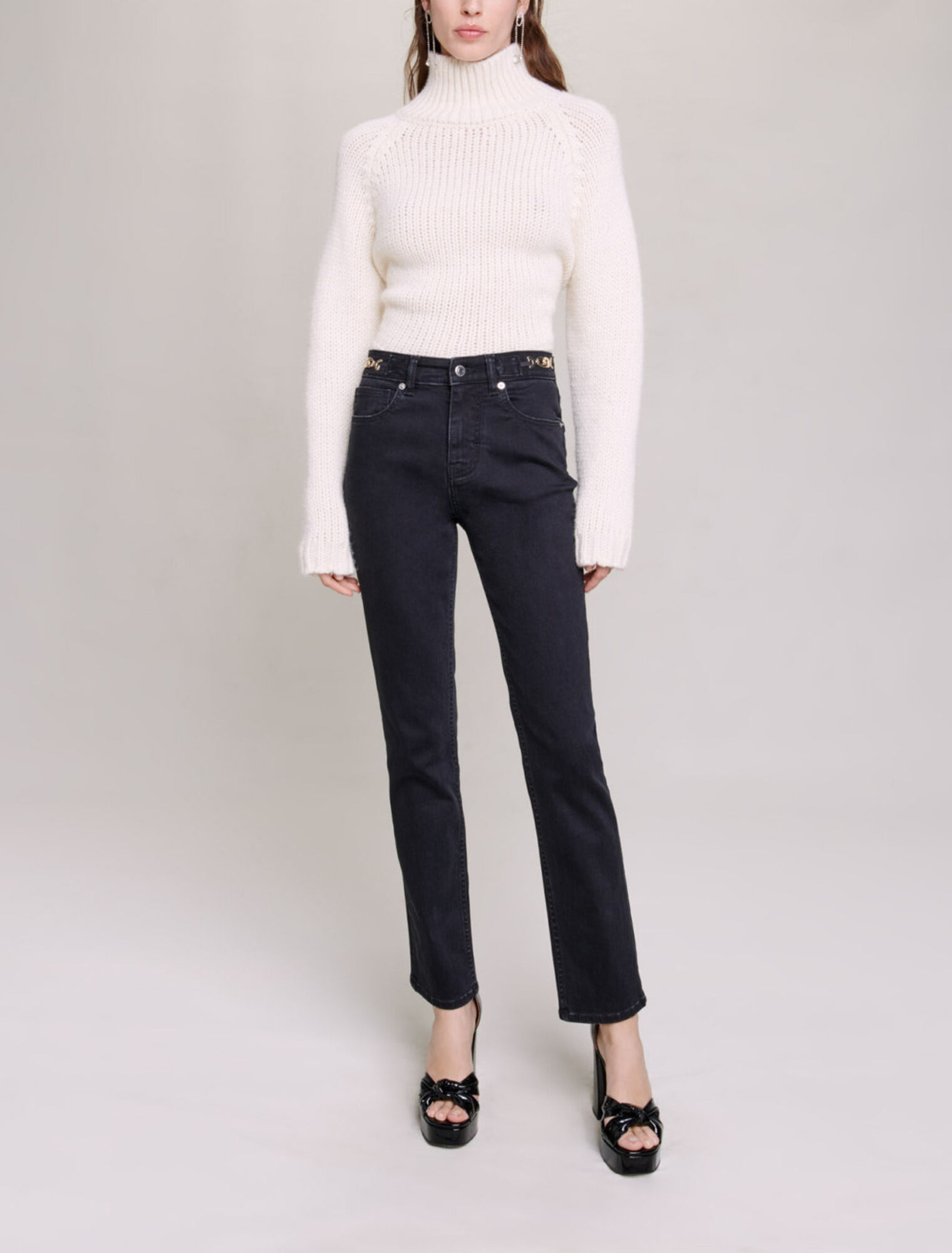 Jeans mit Gliederketten und Fransen