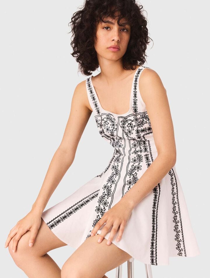 Kurzes besticktes Trägerkleid