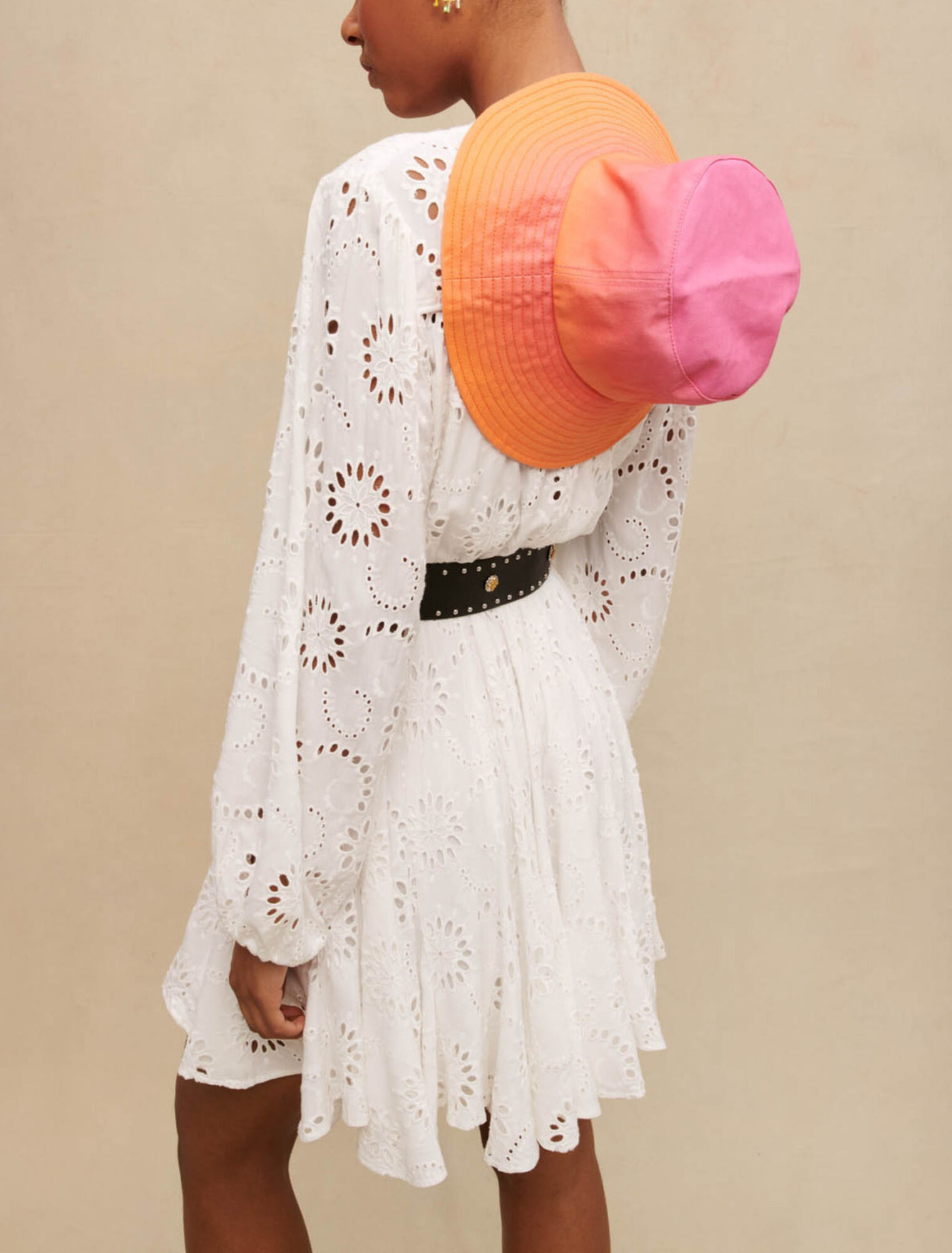 Volantkleid mit Ajour-Stickerei