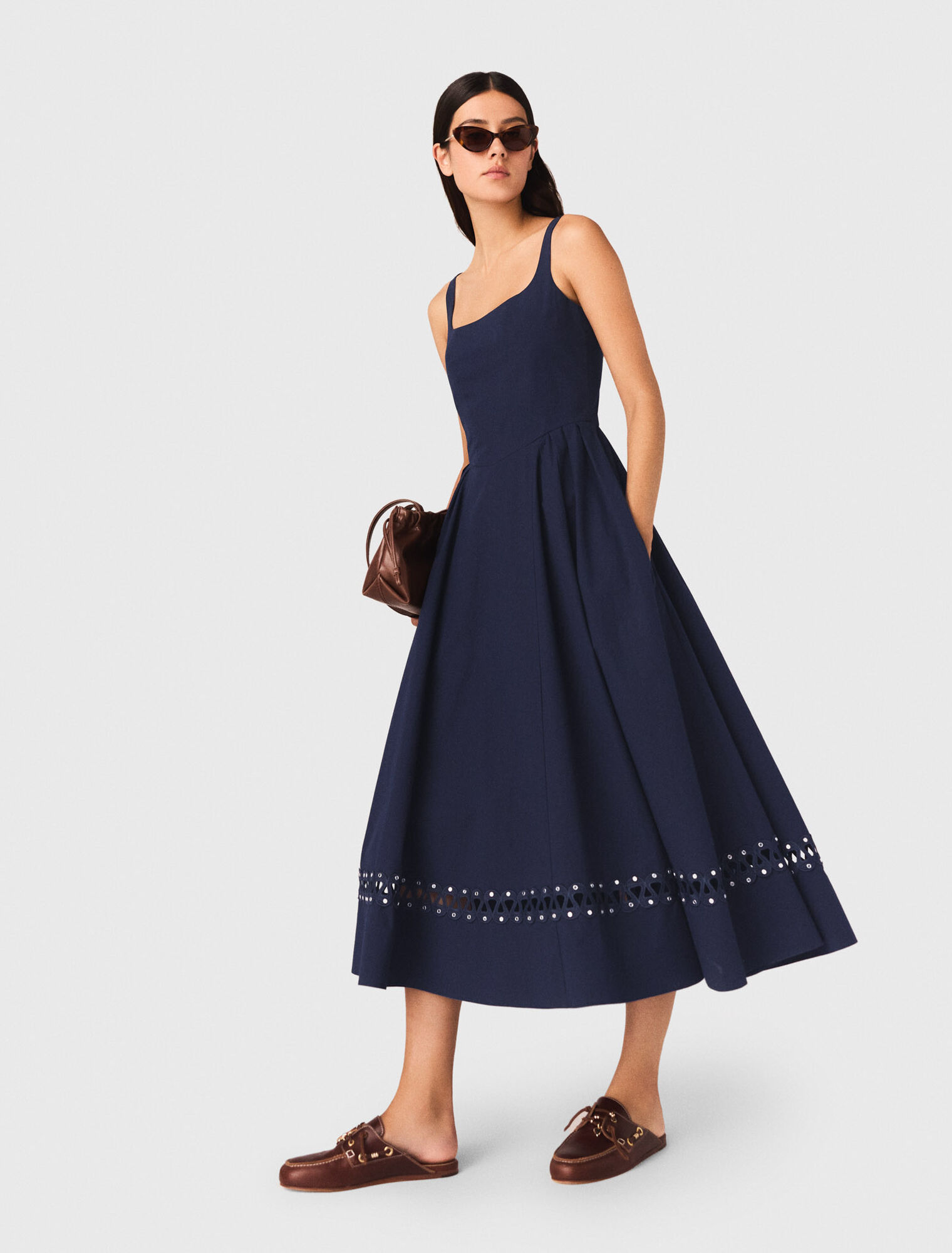 Ausgestelltes Midikleid