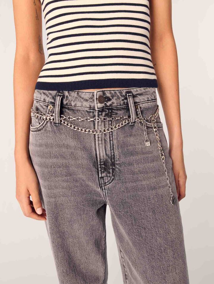 Weite Jeans mit Kettengürtel