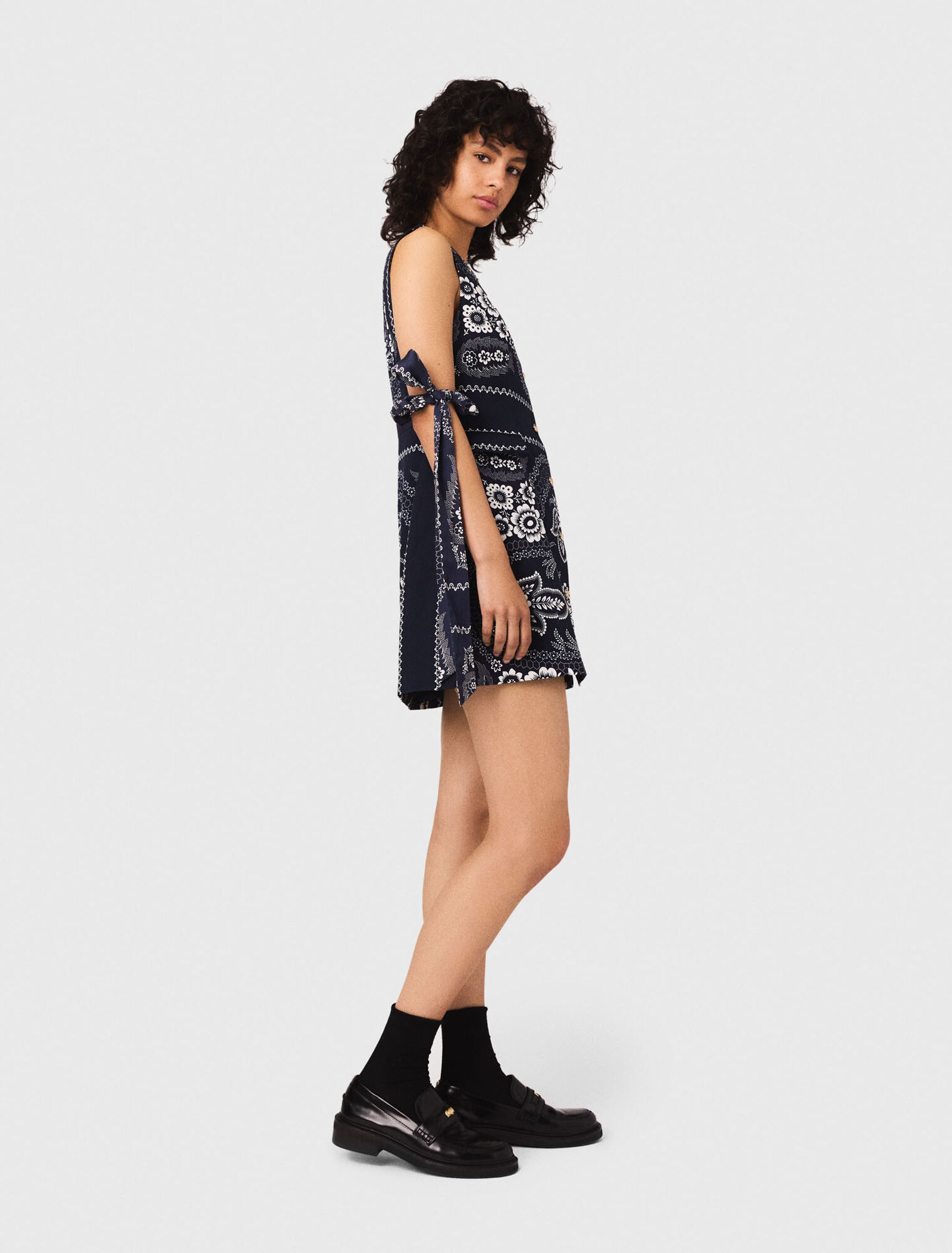 Gerades Kleid mit Print