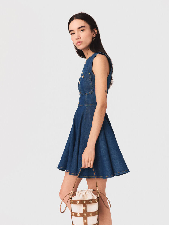 Kurzes ausgestelltes Denimkleid