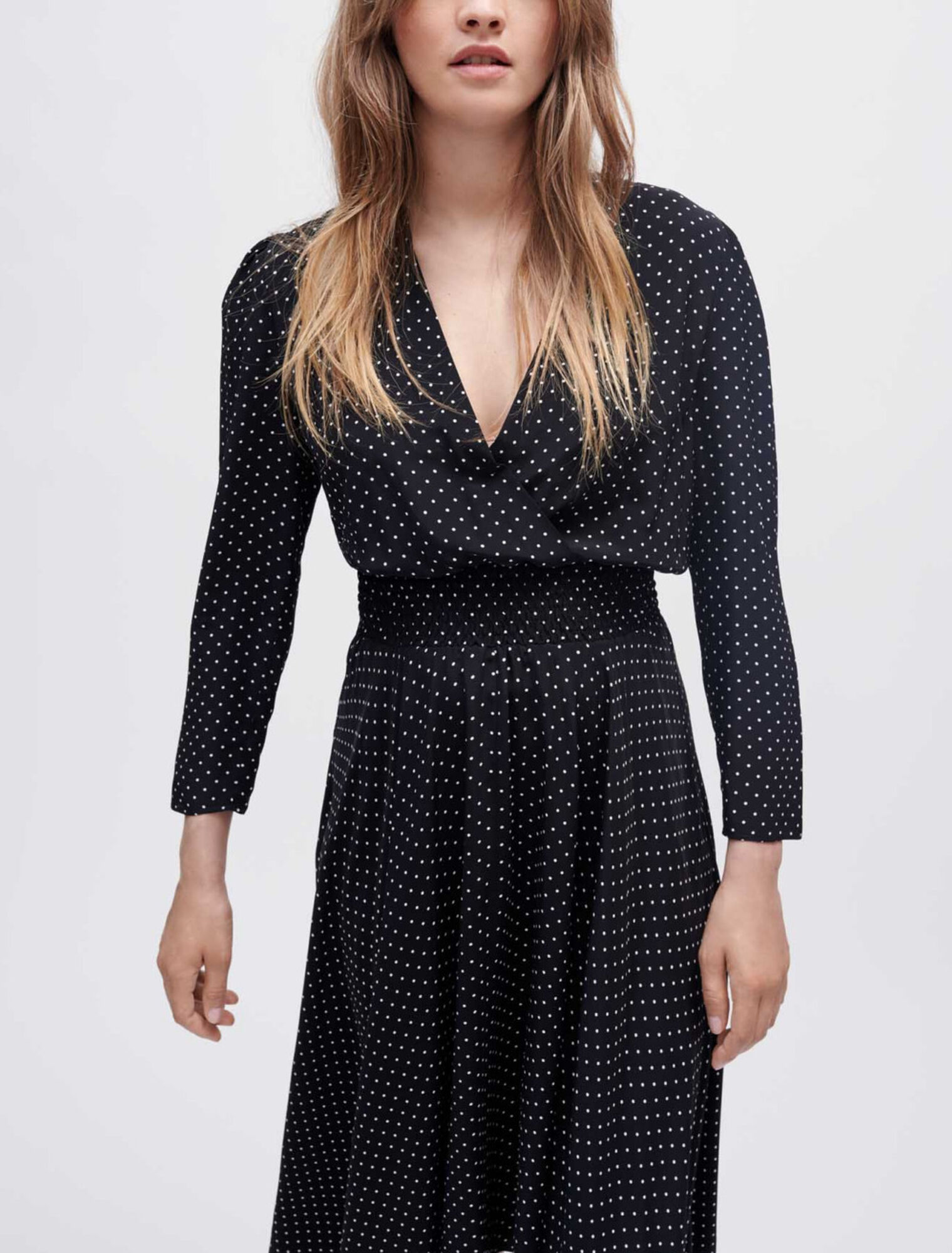 Langes tailliertes Kleid