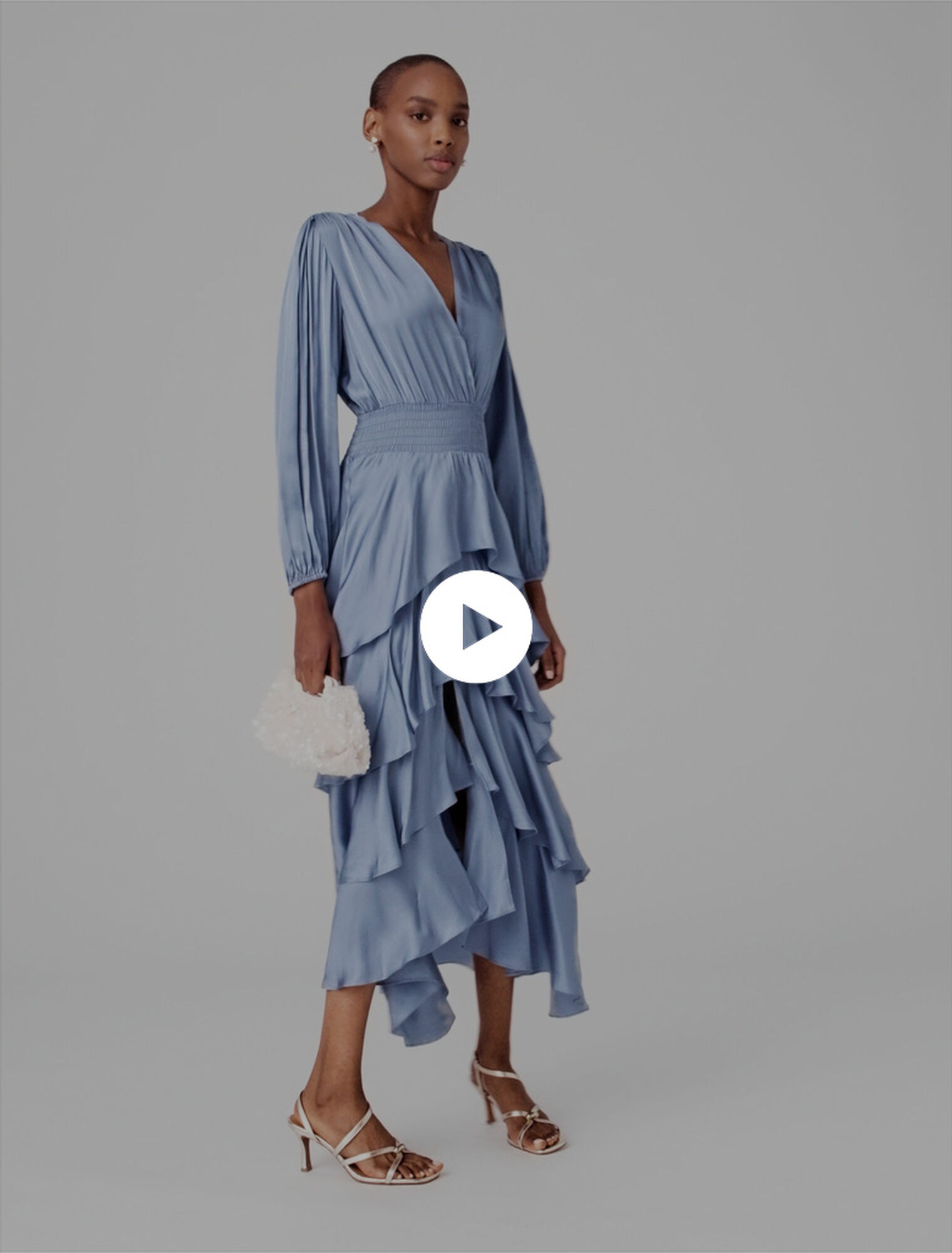 Langes Kleid mit Volants