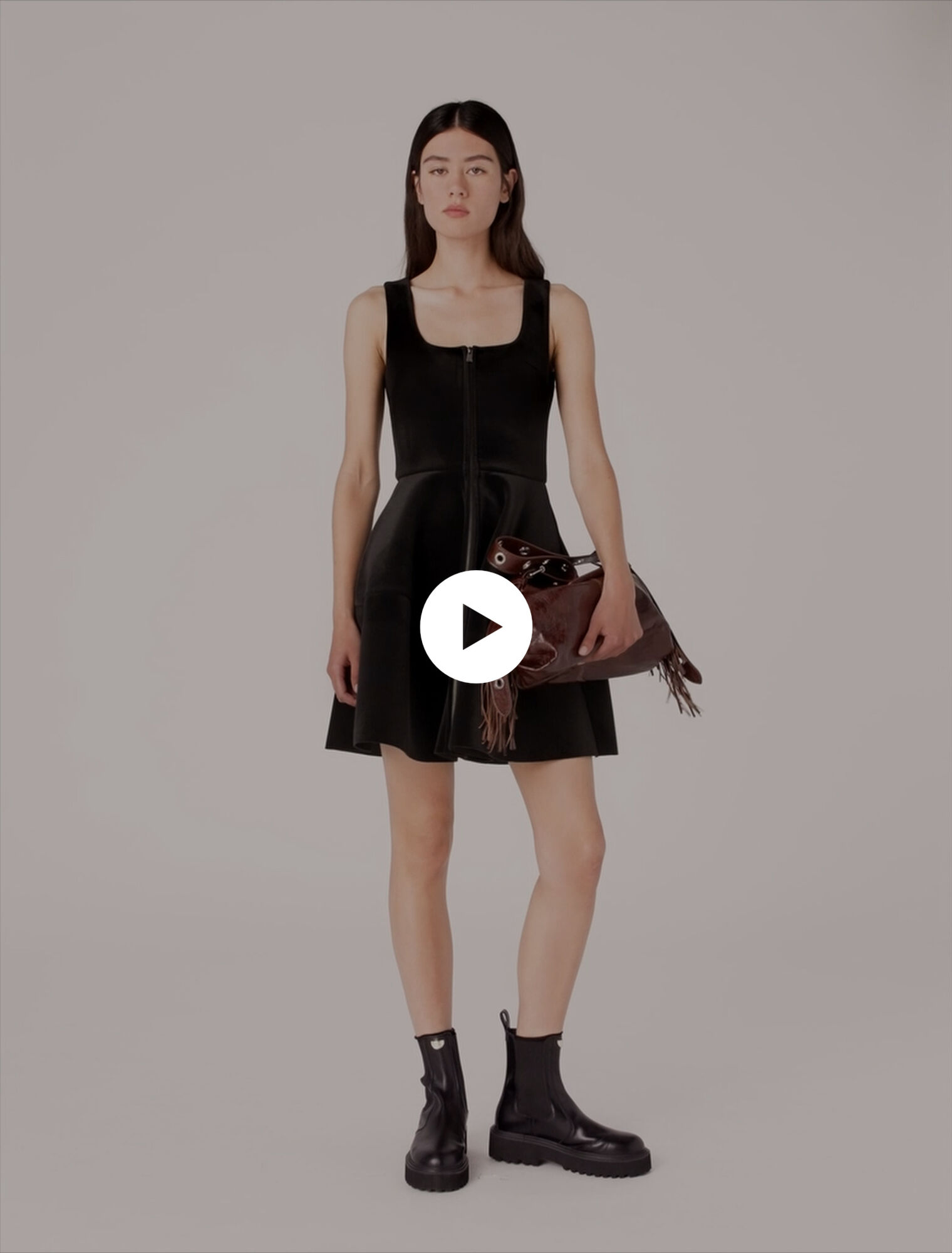 Kurzes Samt-Skaterkleid