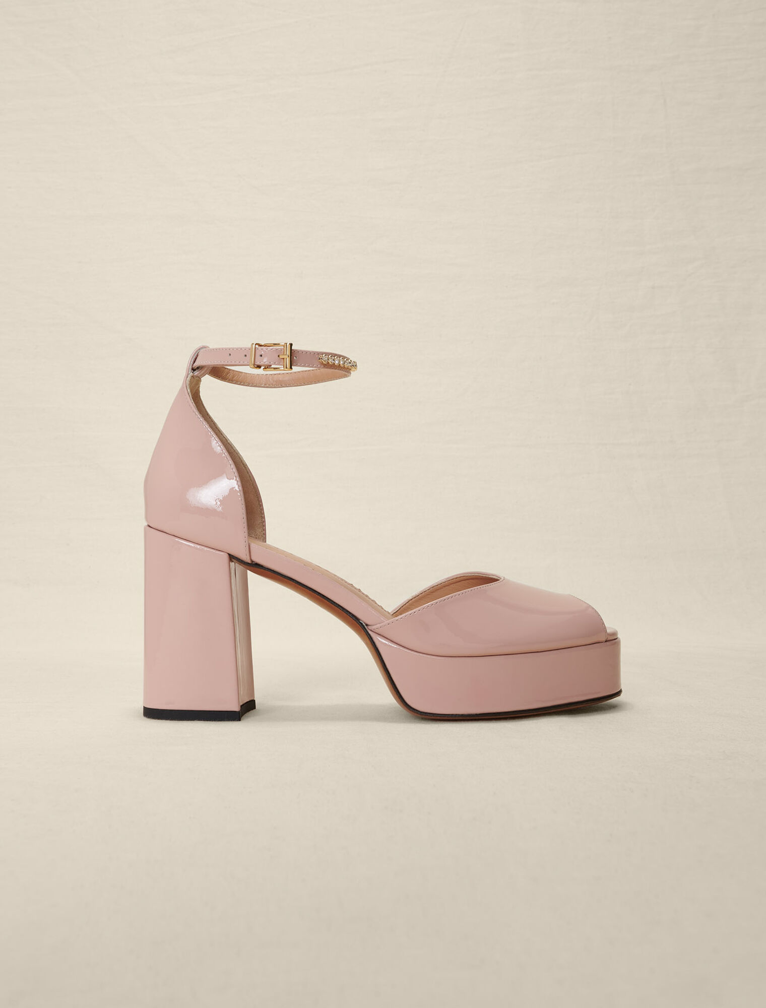 Sandalen mit Absatz aus Lackleder
