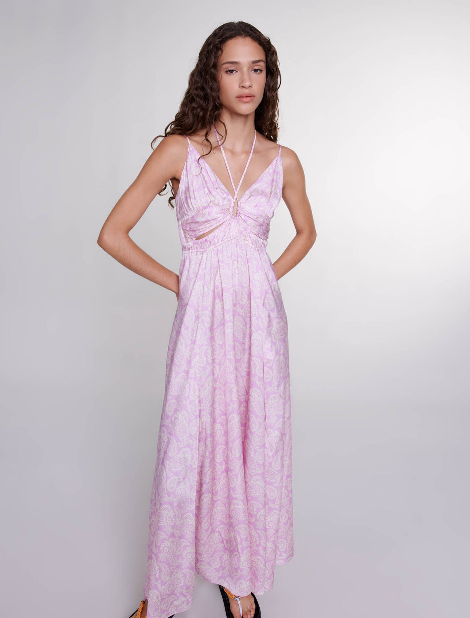 Langes Kleid mit Cut-outs