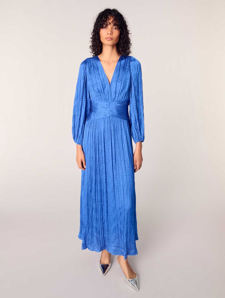 Langes plissiertes Kleid aus Satin