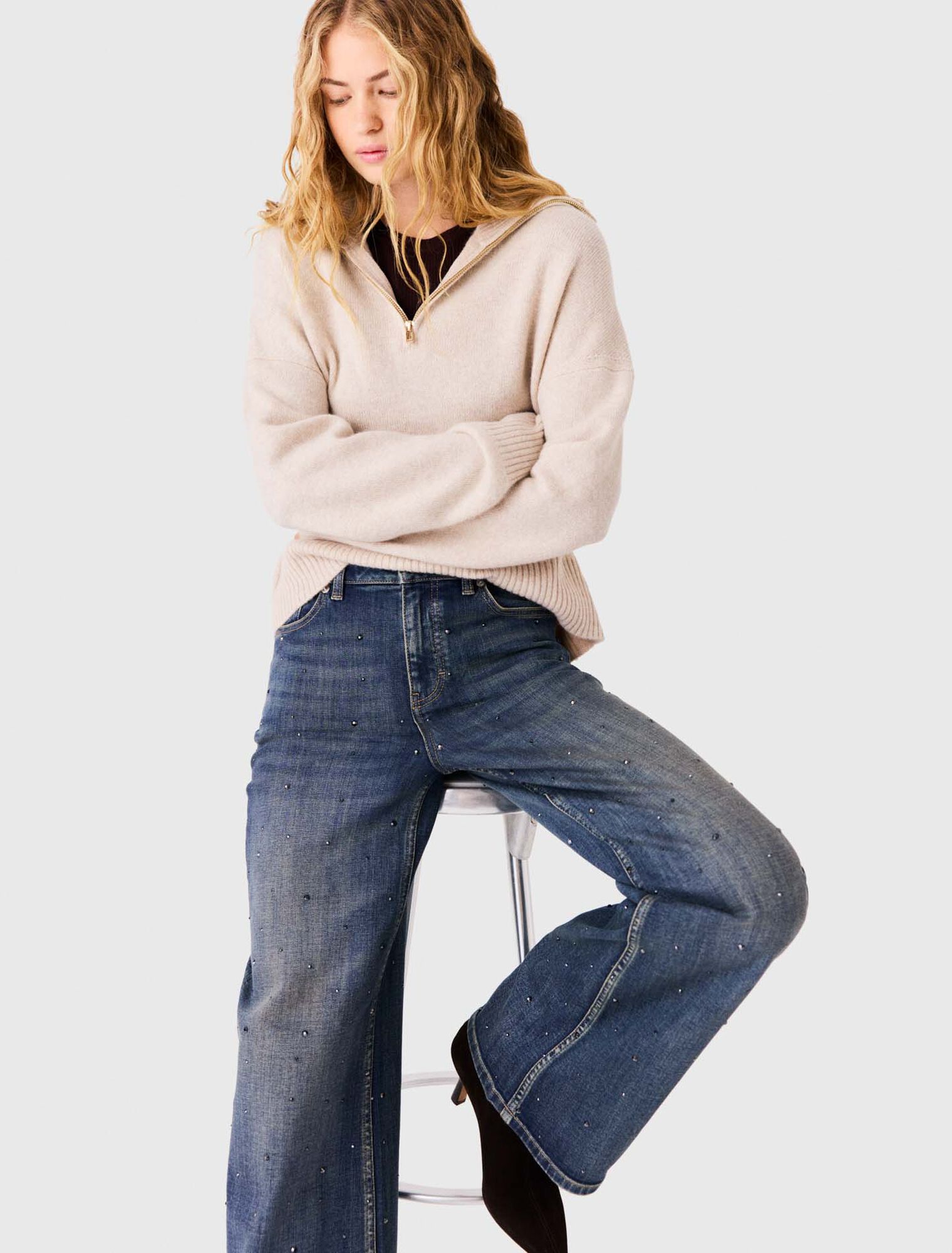 Weite Jeans mit Strass