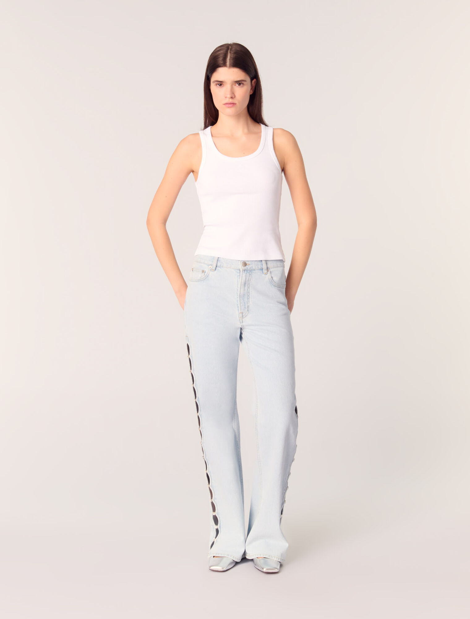 Weite Jeans mit Cut-outs und Strass