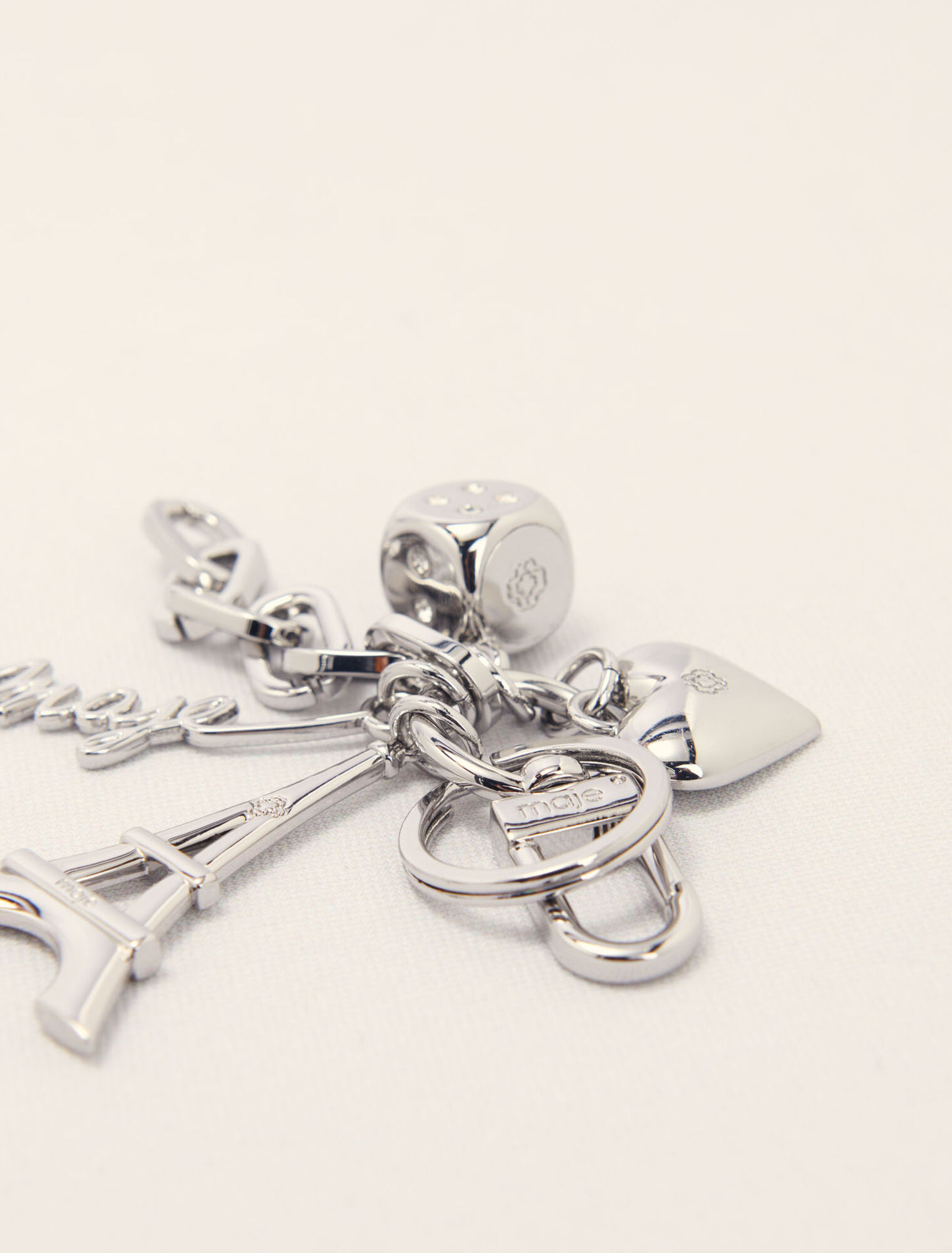 Schlüsselanhänger mit Maje-Schmuck