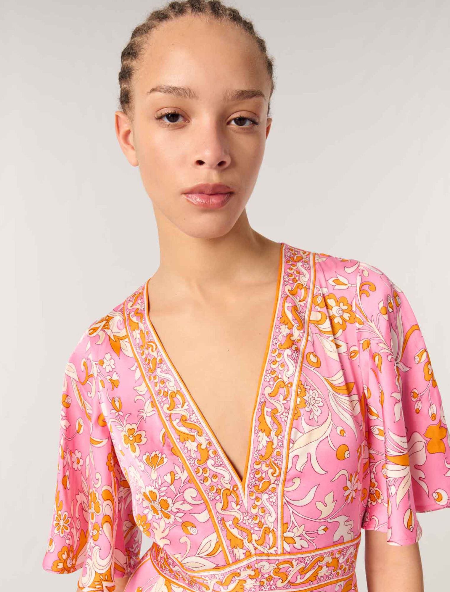 Langes fließendes Kleid mit Print