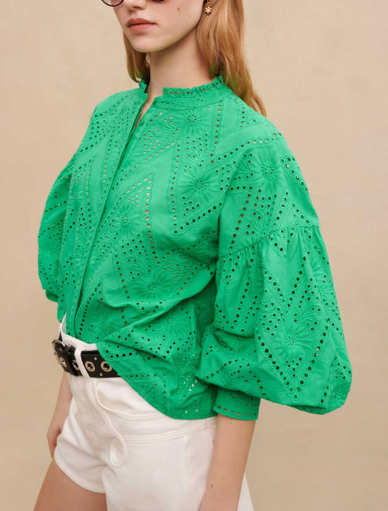 Bluse mit Lochstickerei