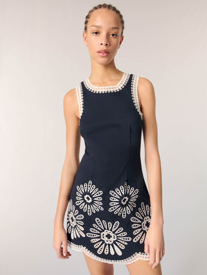 Kurzes Kleid mit Häkeldetails