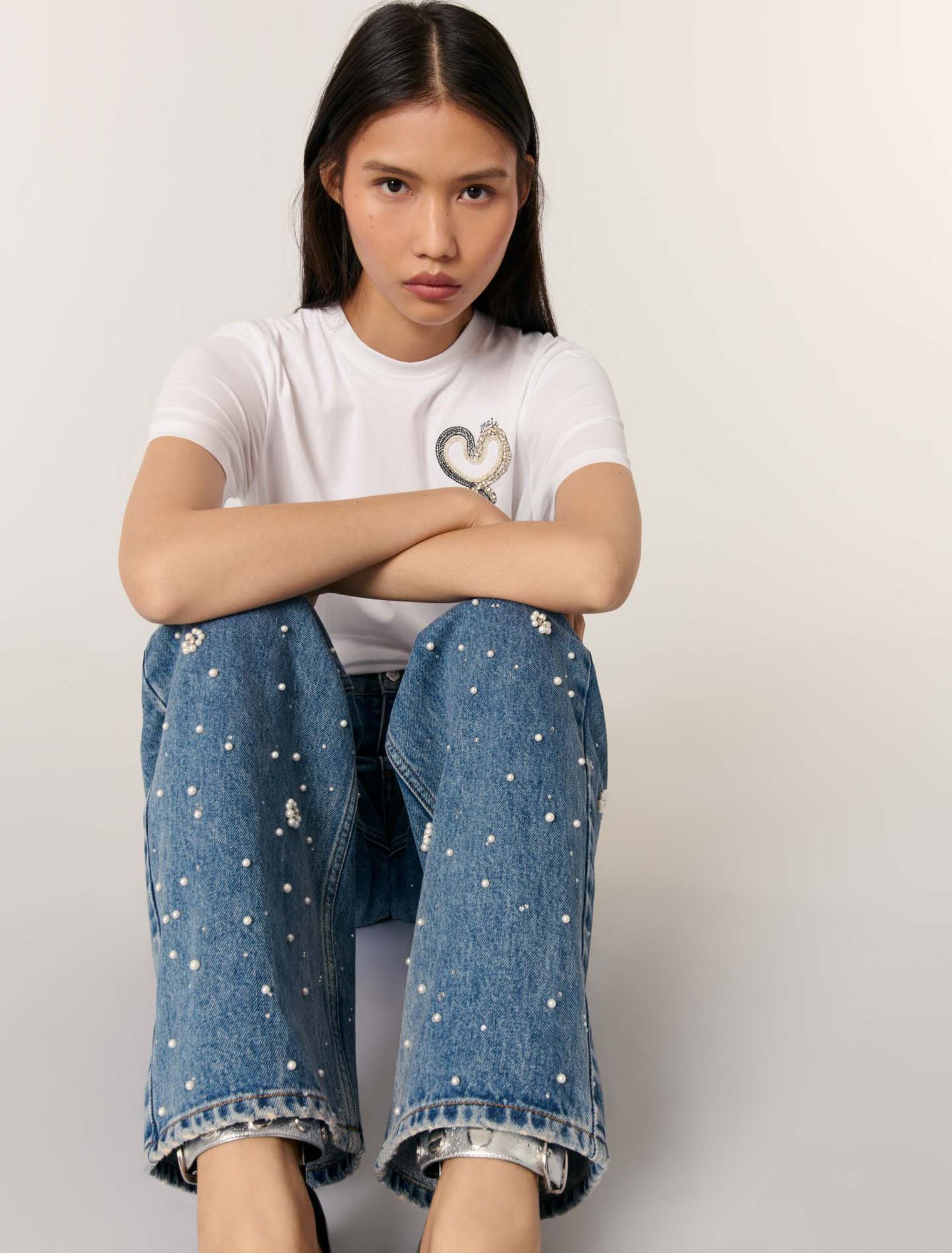 Weite Jeans mit Stickereien