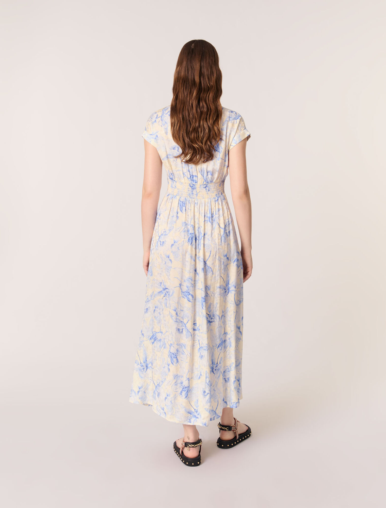 Langes bedrucktes Kleid