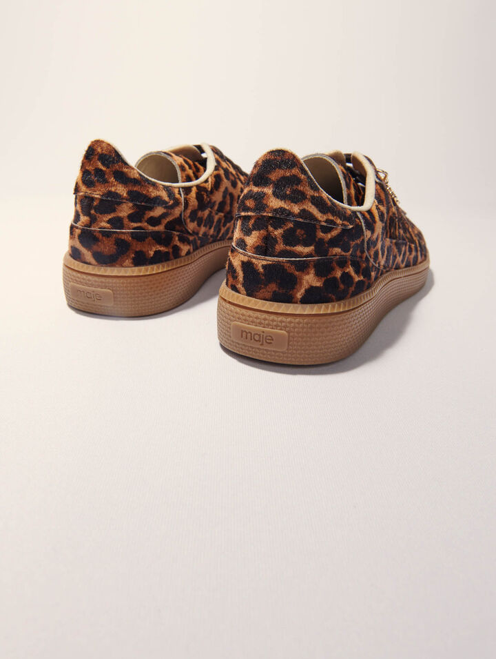 Lederturnschuhe mit Leopardenoptik