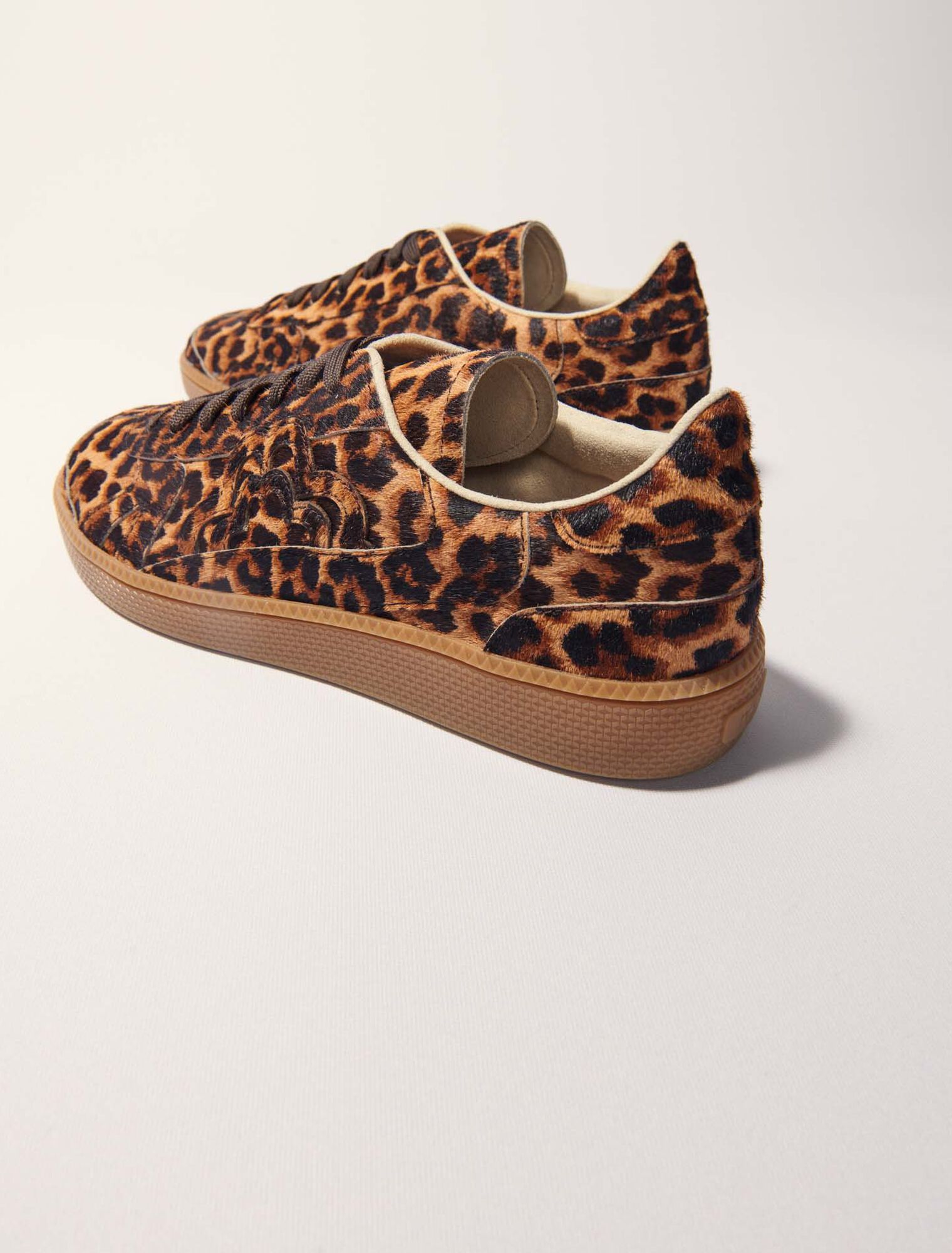 Lederturnschuhe mit Leopardenoptik