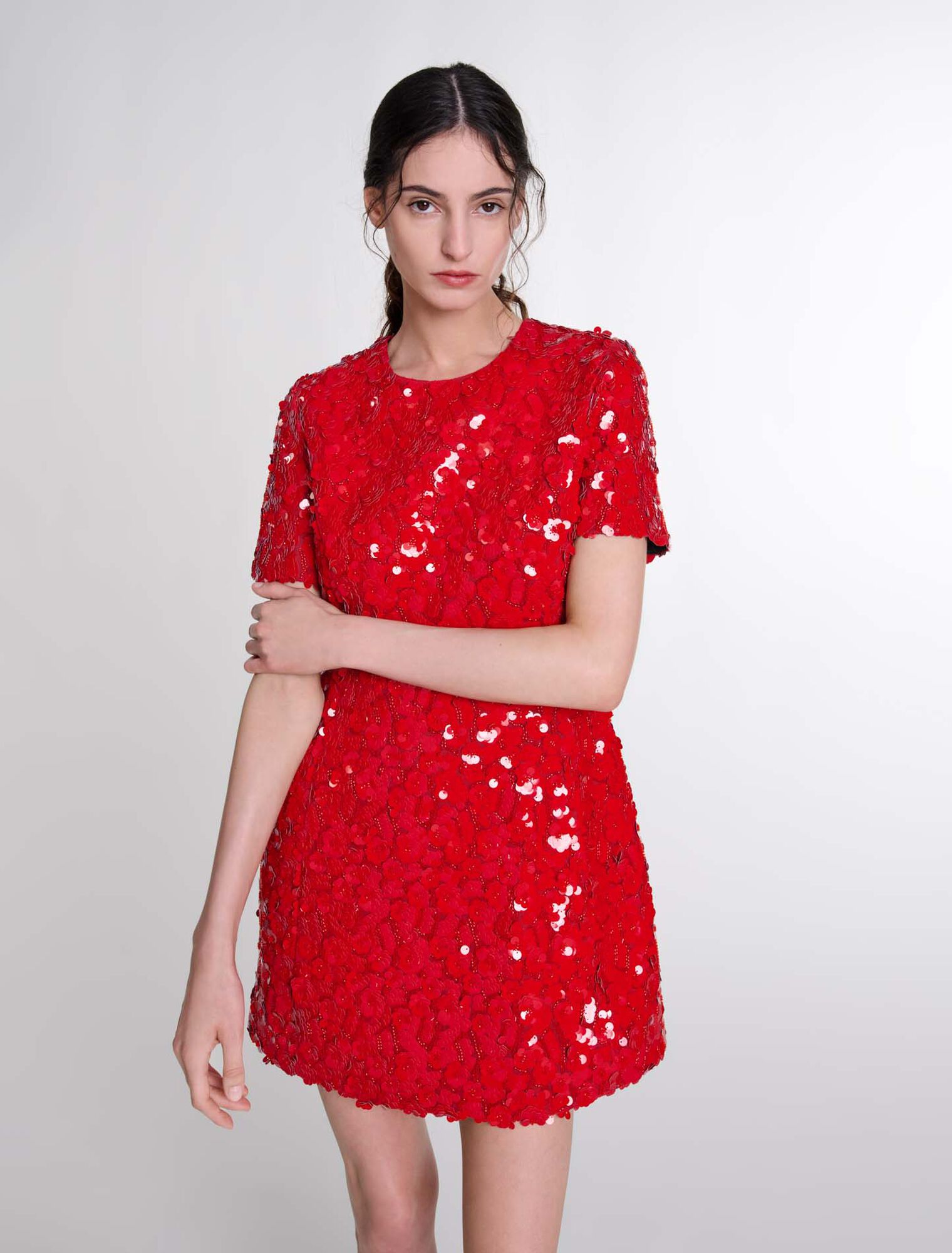 Kurzes Kleid mit Paillettenblumen