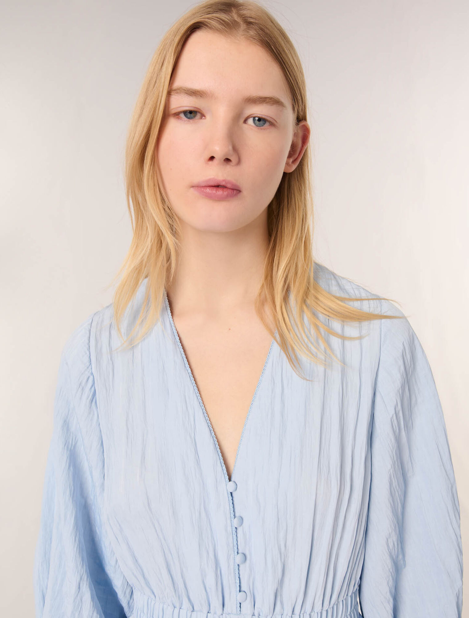 Kleid mit Volants und Spitze