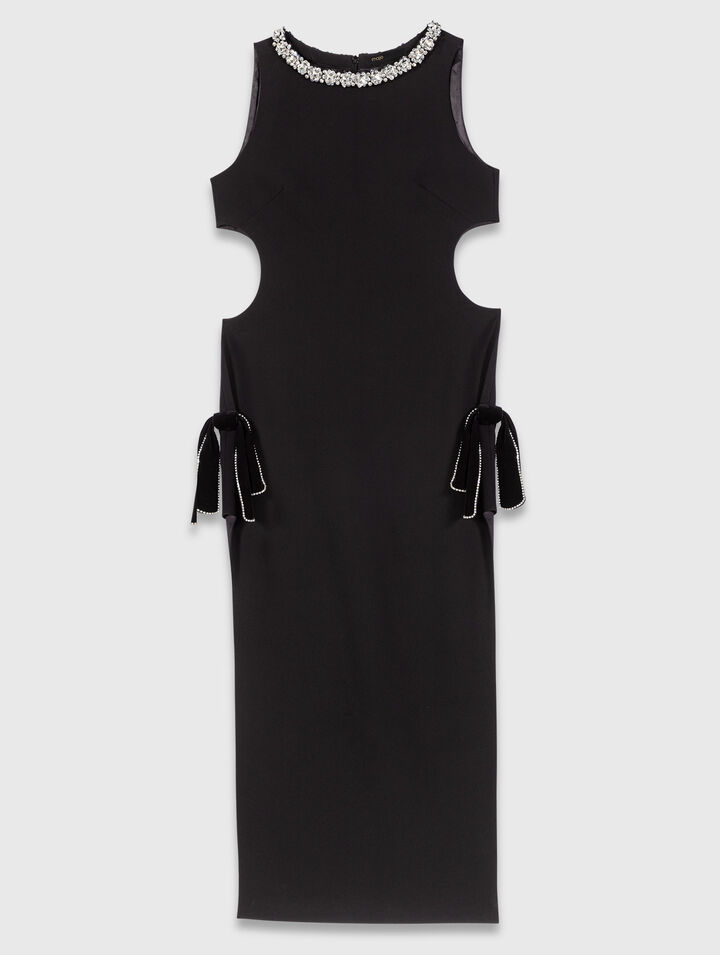 Langes Kleid mit Schmuckkragen