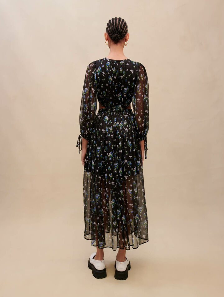Langes, durchbrochenes Kleid