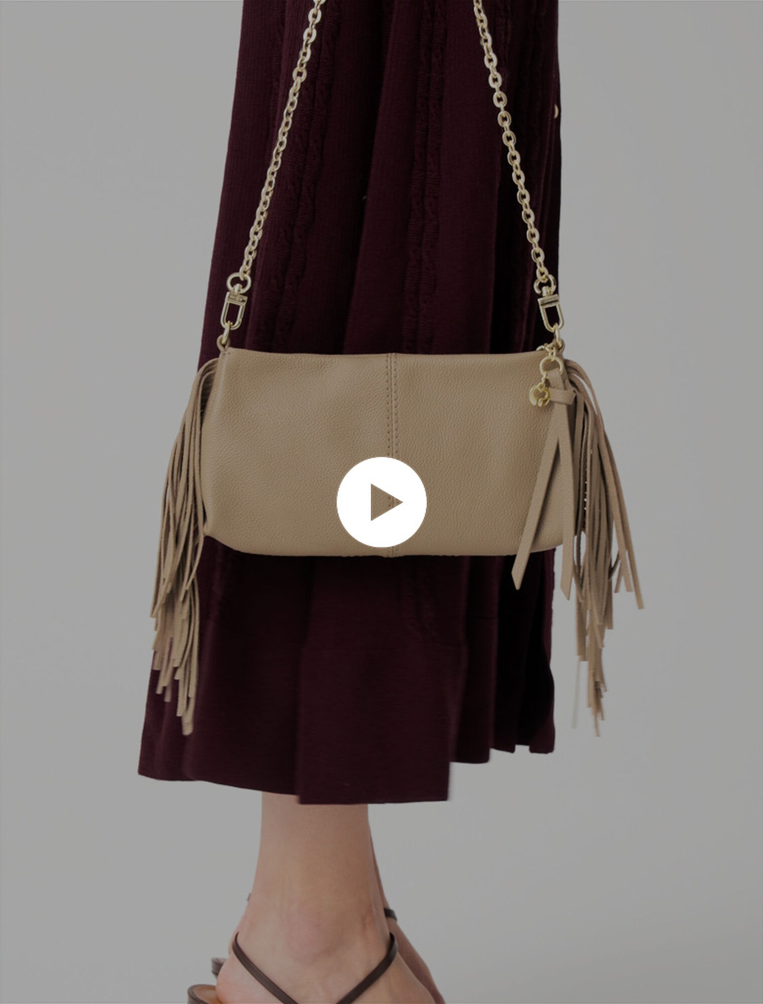 Miss M Pouch aus genarbtem Leder