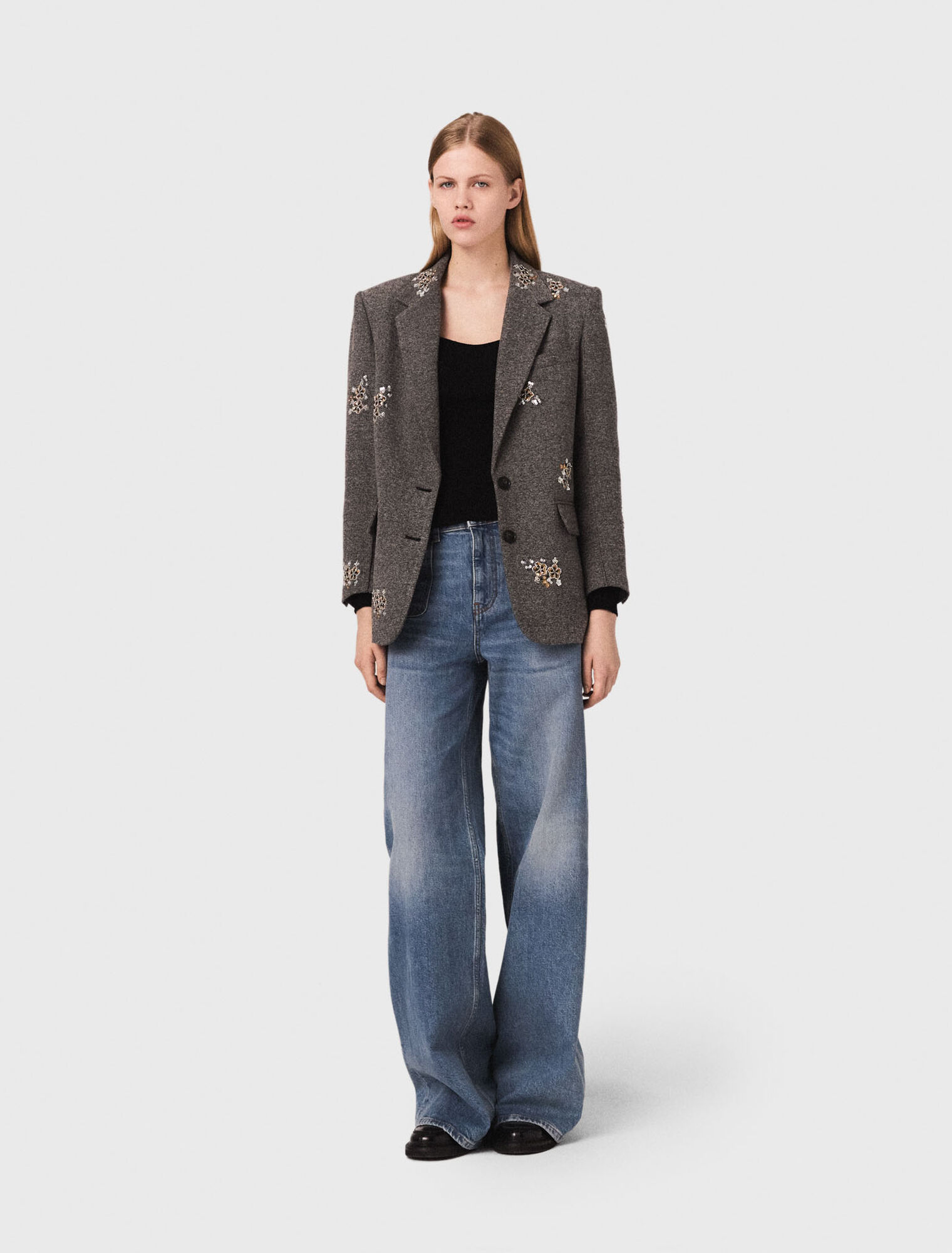 Wolljacke mit bestickten Blumen