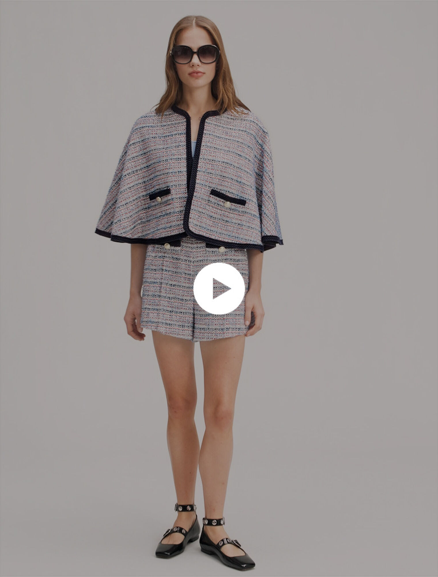 Cape aus Tweed mit Kontrastborte