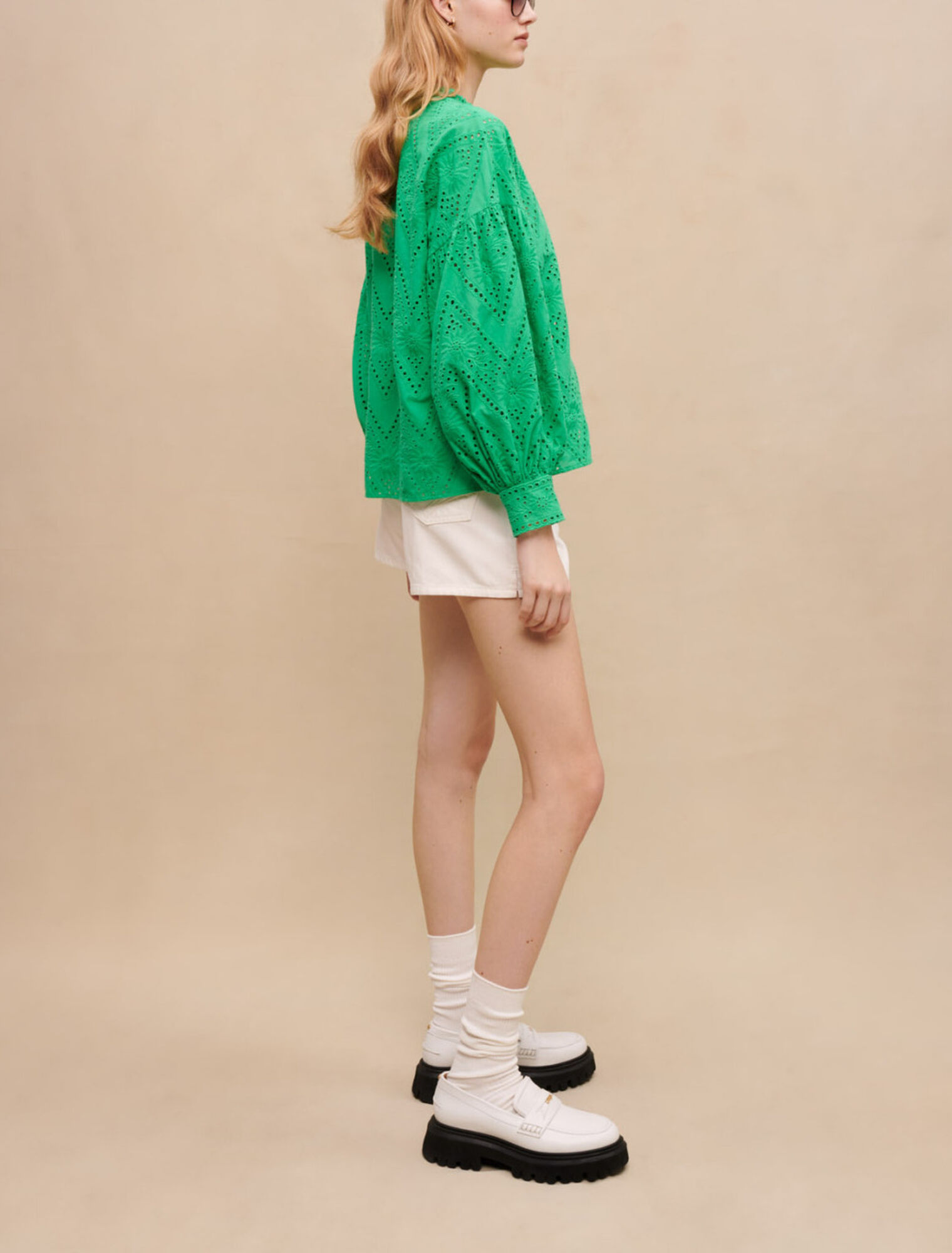 Bluse mit Lochstickerei