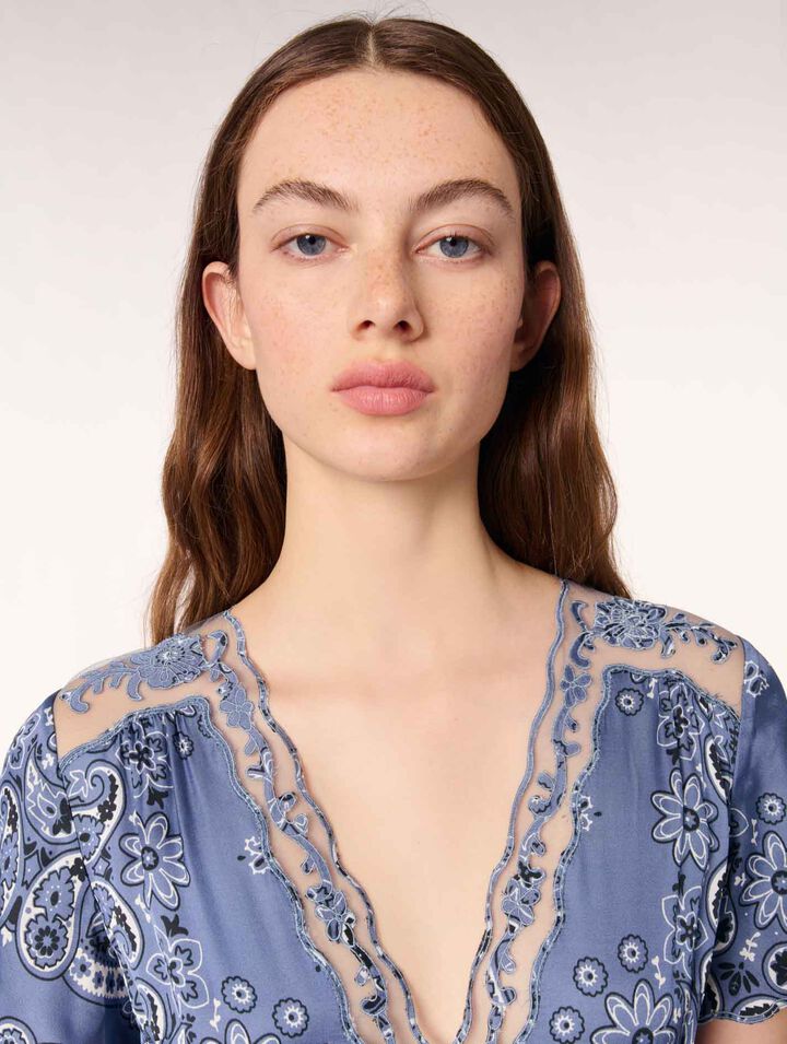 Langes fließendes Kleid mit Print