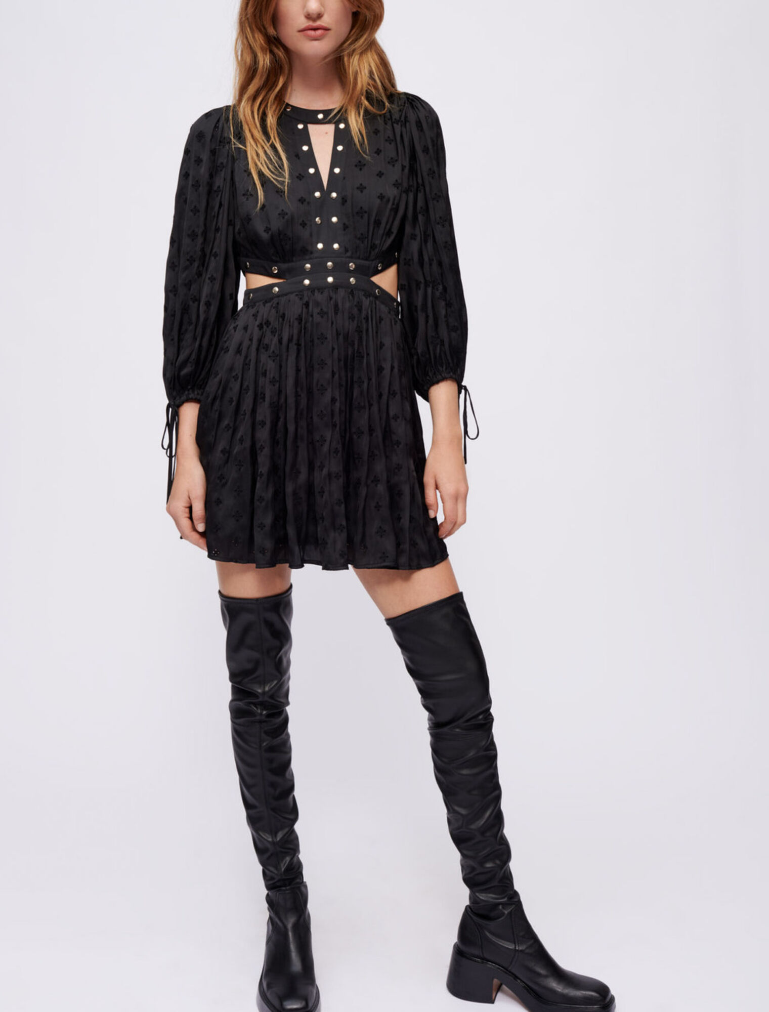 Kleid aus besticktem Satin mit Studs