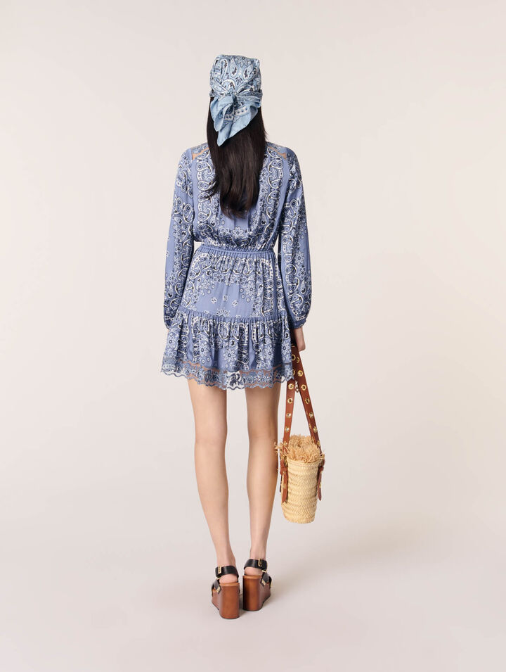 Fließendes kurzes Kleid mit Print