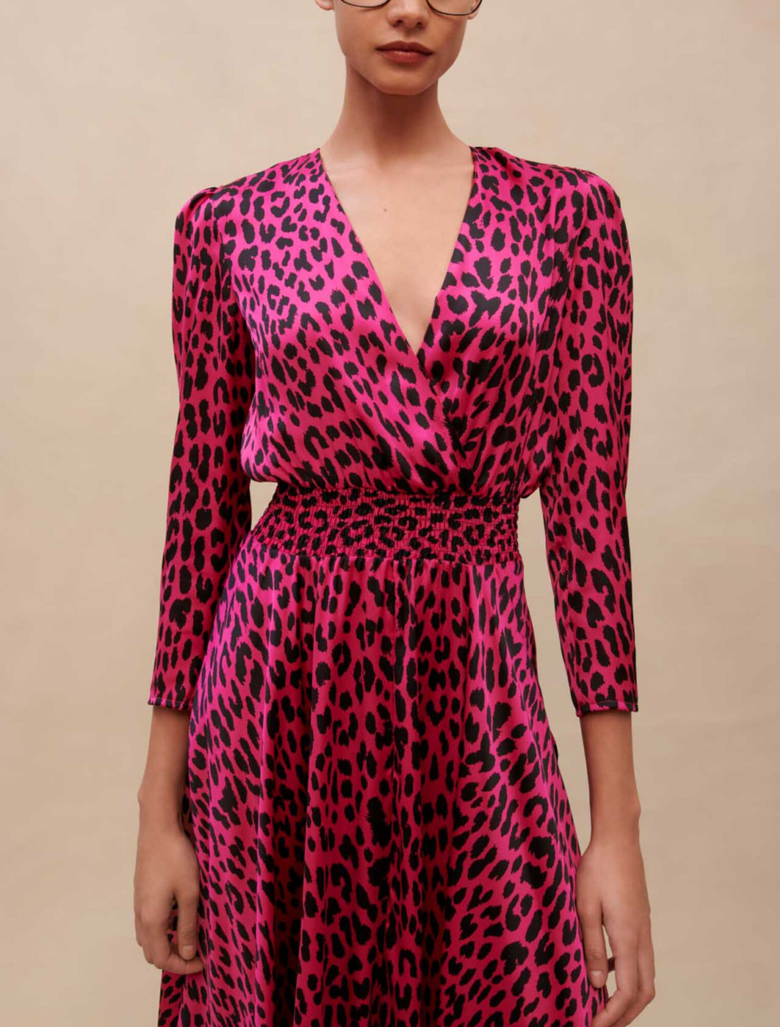 Asymmetrisches Kleid mit Leopardenprint