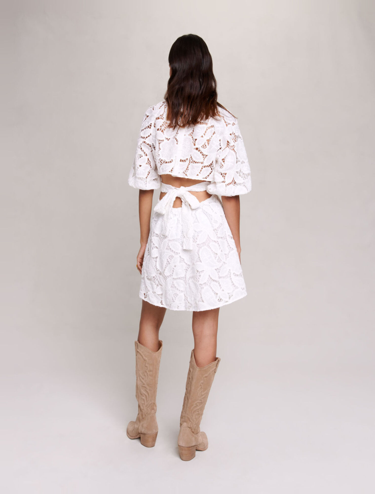 Kurzes Kleid aus bestickter Baumwolle