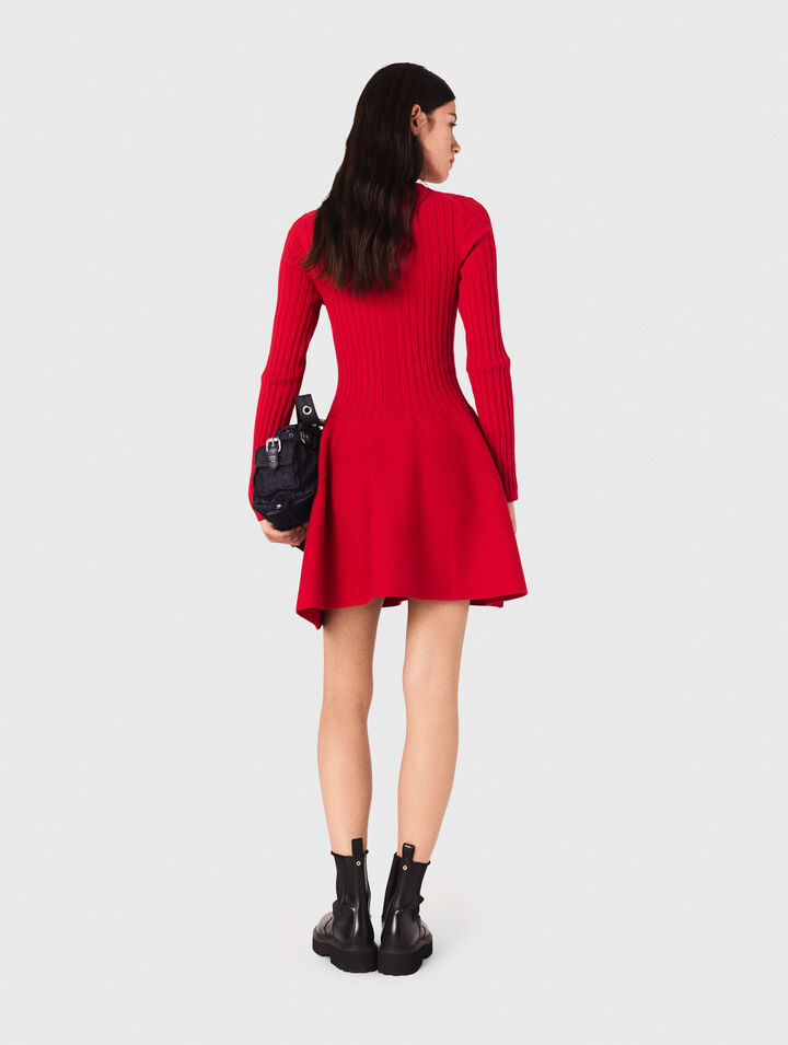 Strickkleid mit ausgestelltem Rock